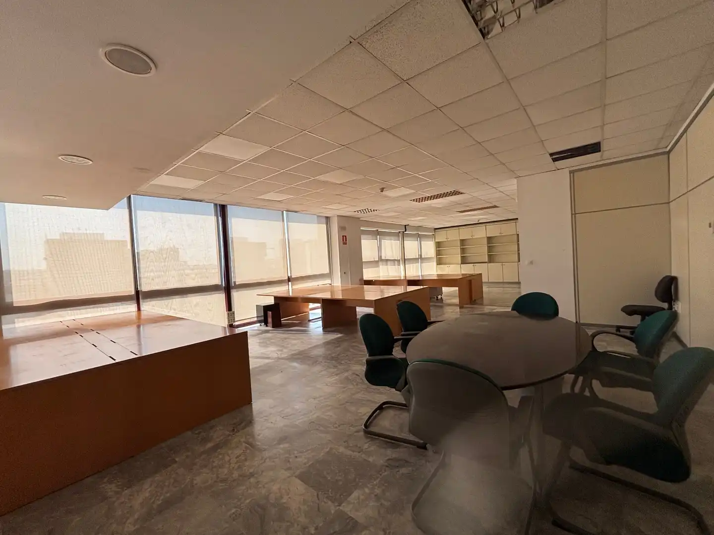 Büro zur Miete in Sevilla mit Klimaanlage, Heizung und Internet