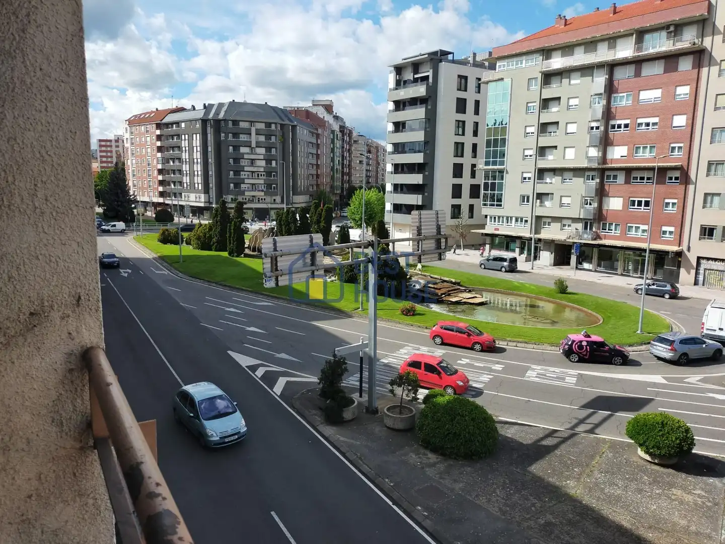 Vista exterior de Piso en venta en León Capital  con Calefacción, Terraza y Trastero