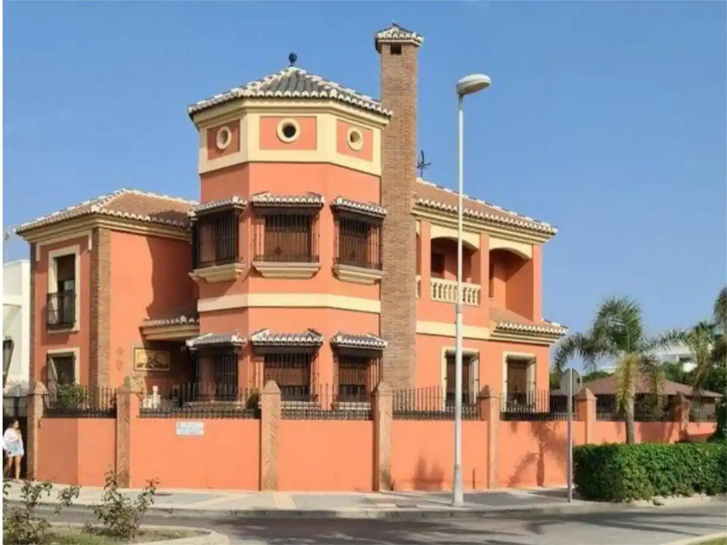 Vista exterior de Casa o chalet en venta en Motril con Aire acondicionado, Piscina y Balcón