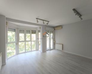 Living room of Flat to rent in  Madrid Capital  with Air Conditioner, Heating and Private garden