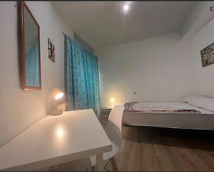 Dormitori de Apartament per a compartir en  Granada Capital