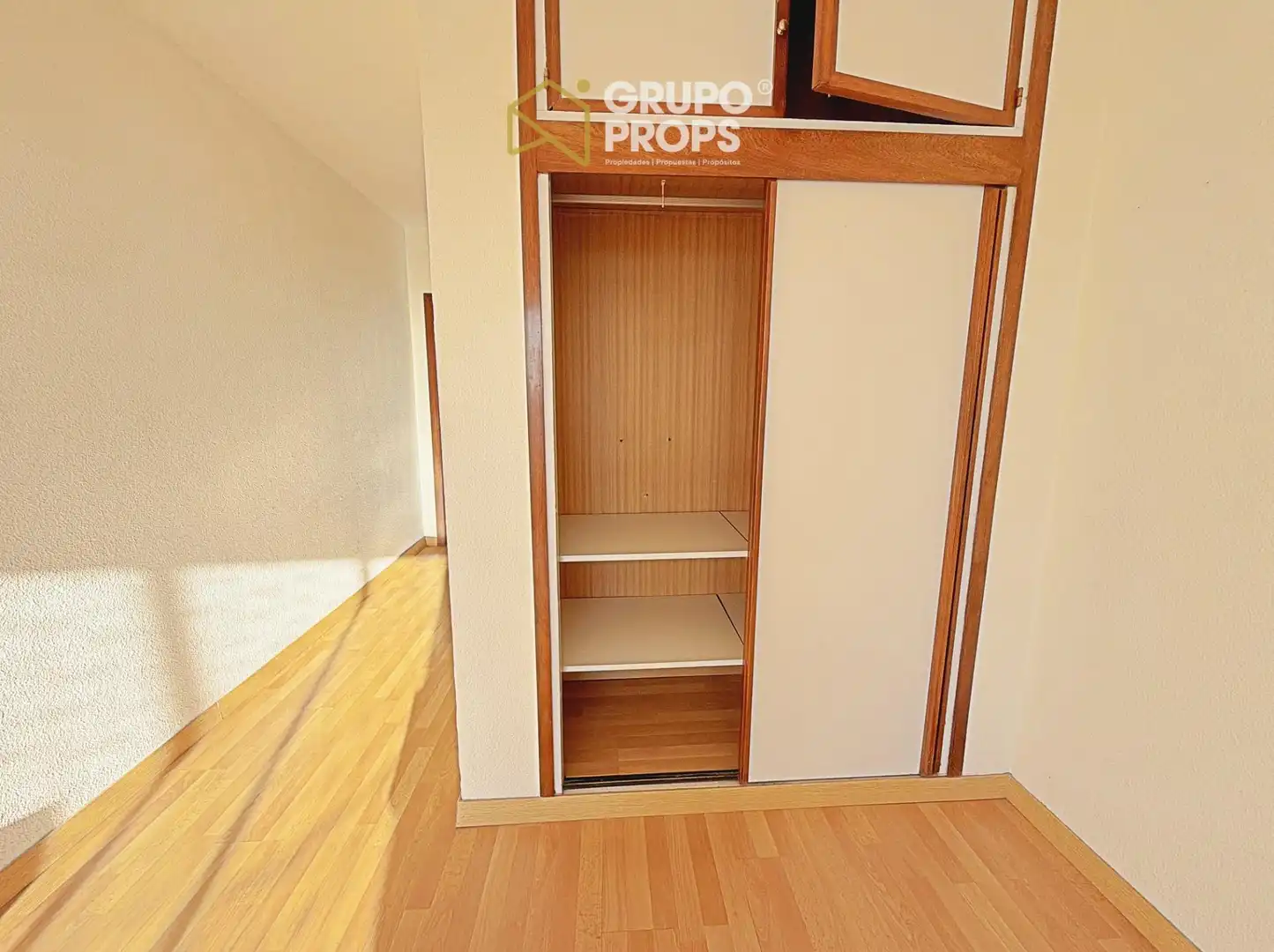 Habitación de Apartamento en venta en Madrid con Calefacción y Balcón