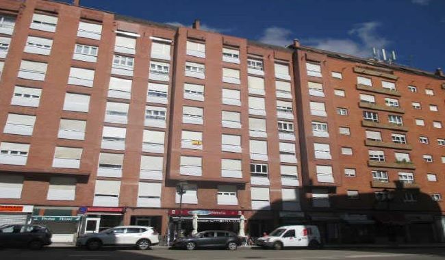 Vista exterior de Pis en venda en Oviedo 