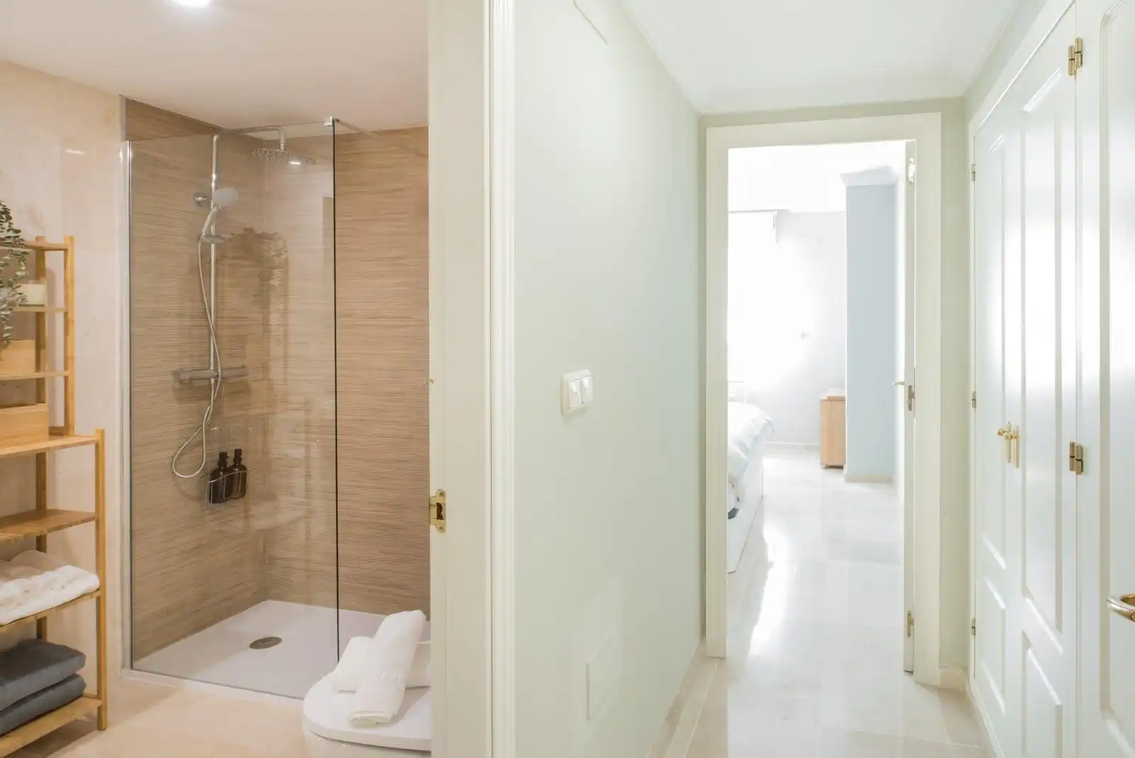 Bathroom of Flat for sale in Marbella  with Air Conditioner, Terrace and Furnished