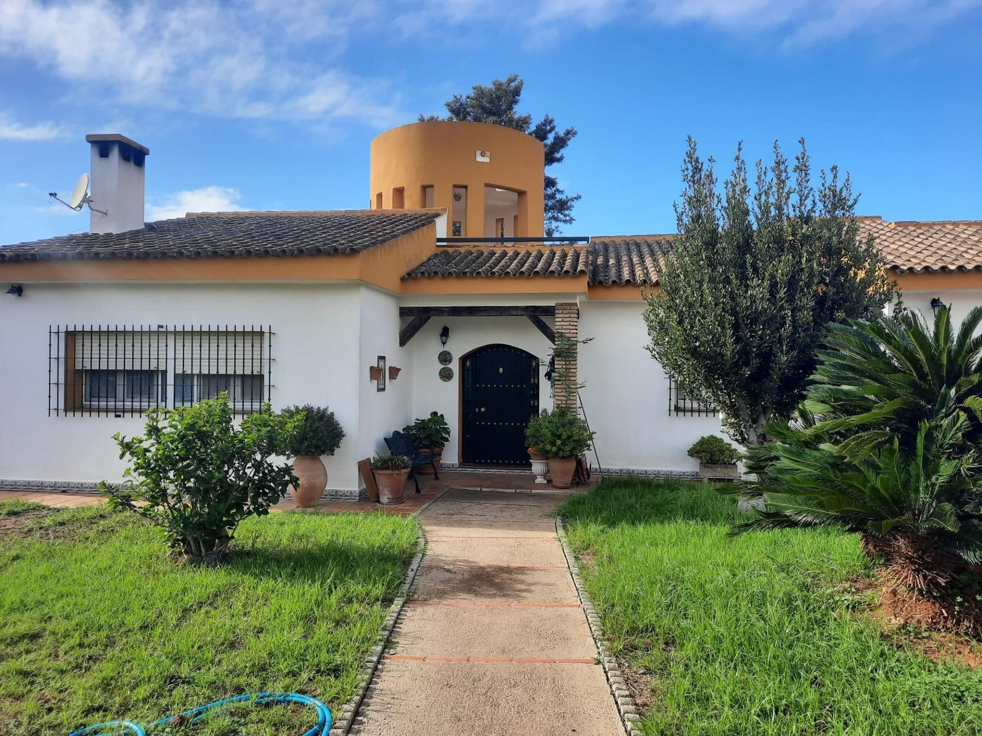 Exterior view of House or chalet for sale in Chiclana de la Frontera  with Air Conditioner, Heating and Terrace