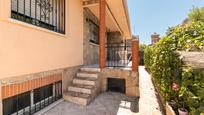 Vista exterior de Casa adosada en venda en Navalcarnero amb Terrassa i Balcó