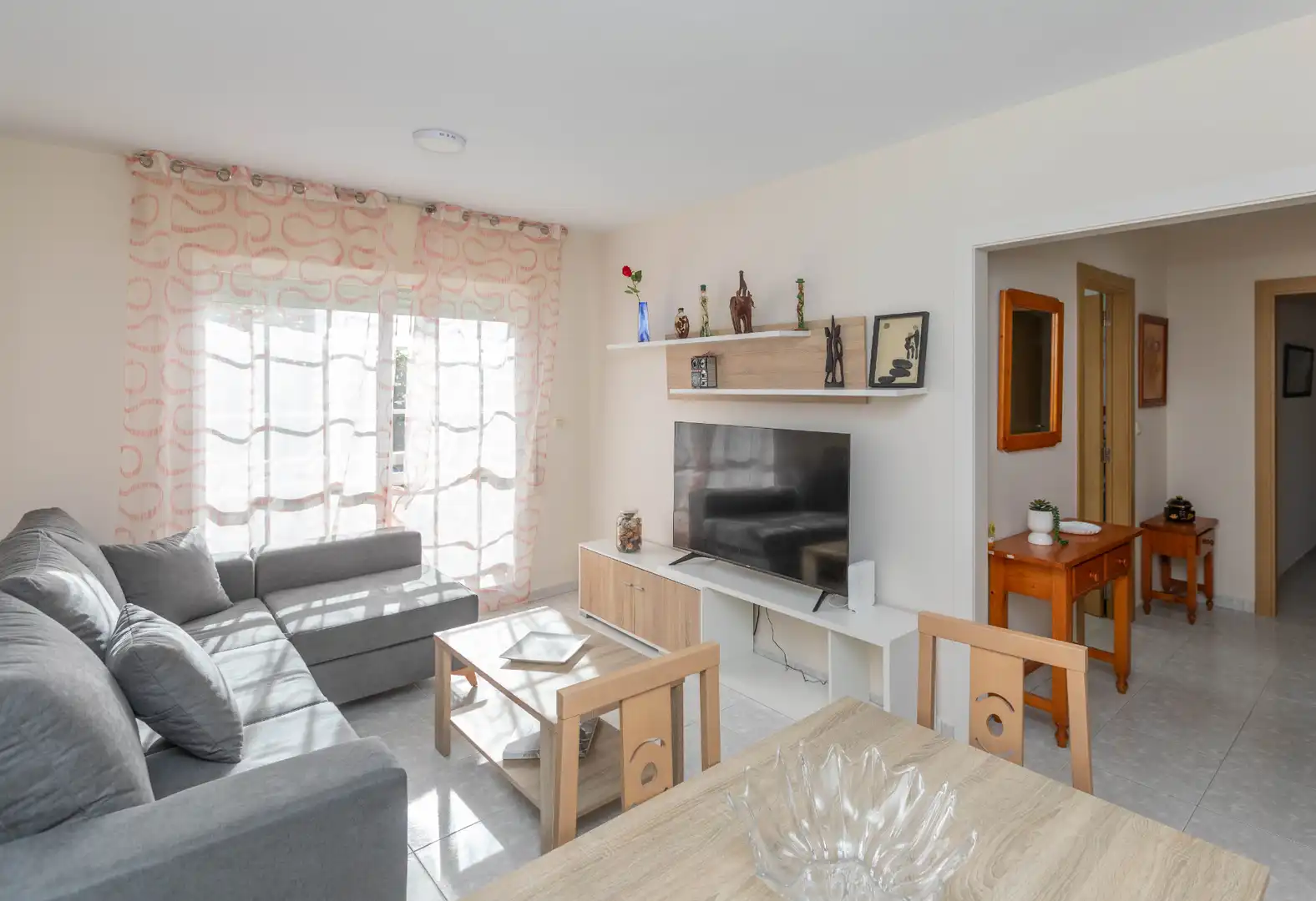 Sala d'estar de Apartament en venda en Sanxenxo amb Calefacció, Terrassa i Moblat