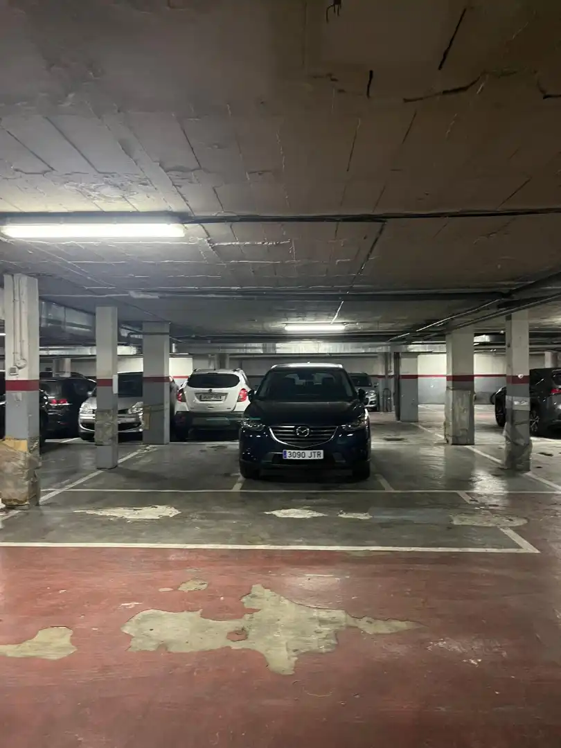 Parkplatz von Garage zur Miete in Madrid mit Alarm