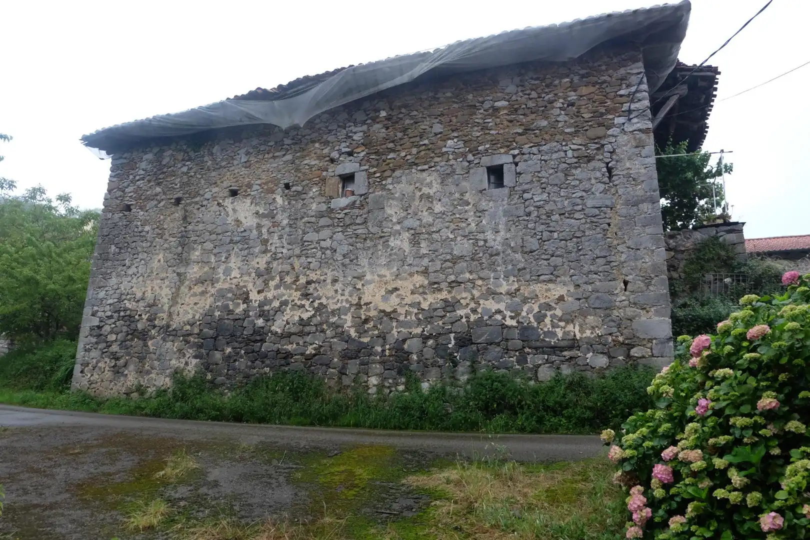 Außenansicht von Country house zum Verkauf in Zeberio