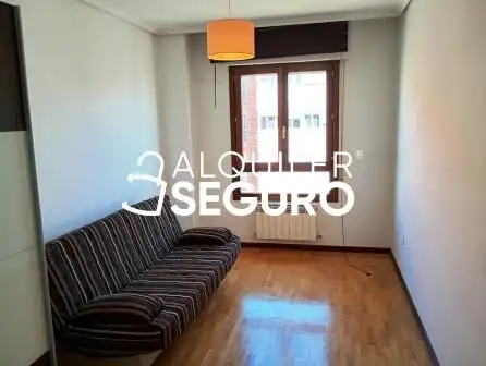 Habitación de Piso de alquiler en Vitoria - Gasteiz con Calefacción y Amueblado