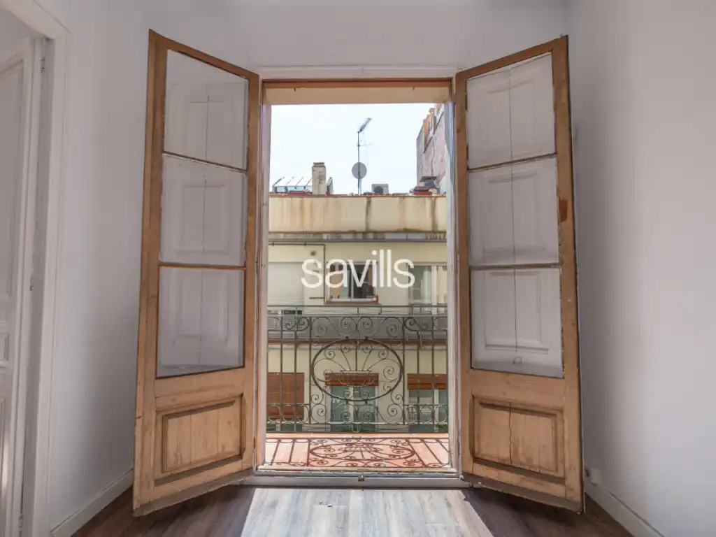 Dormitori de Apartament en venda en Barcelona amb Aire condicionat i Balcó