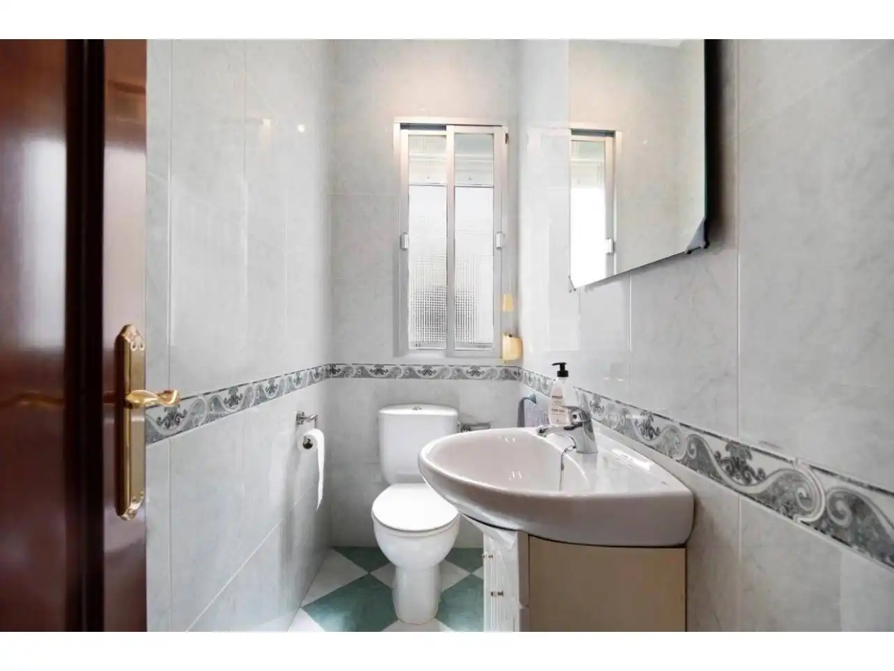 Baño de Piso en venta en Cádiz con Aire acondicionado, Trastero y Amueblado