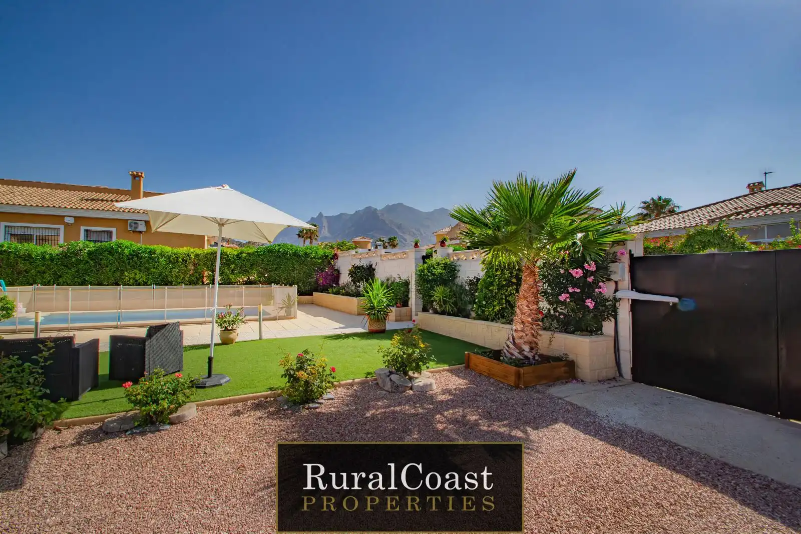 Vista exterior de Casa o chalet en venta en Busot con Calefacción, Terraza y Trastero