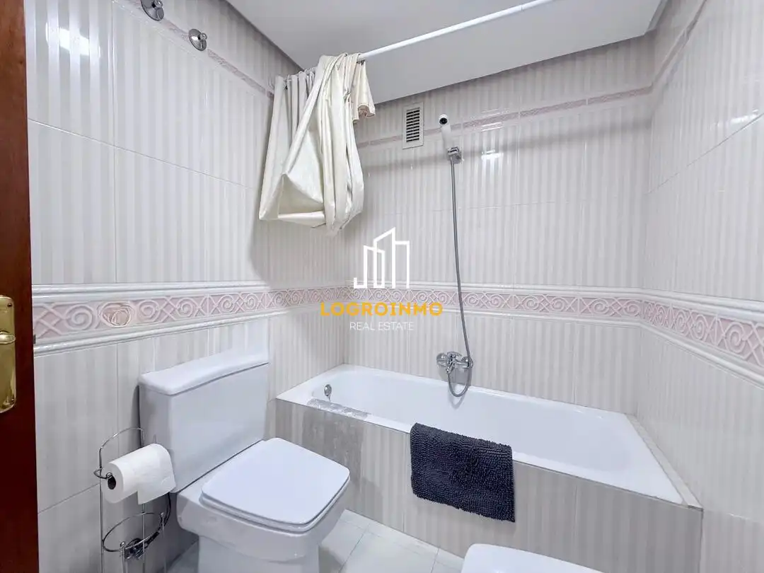Badezimmer von Wohnung zur Miete in  Logroño mit Klimaanlage, Heizung und Abstellraum