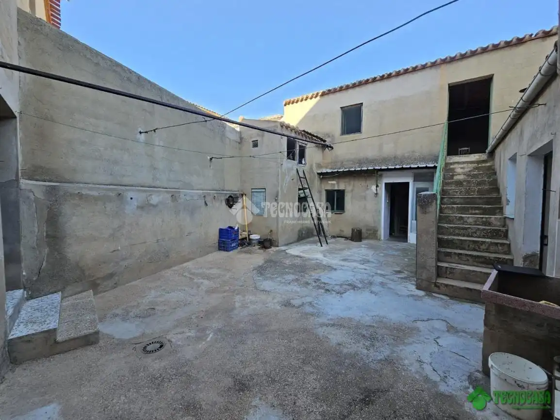 Casa adosada en venda en Balazote