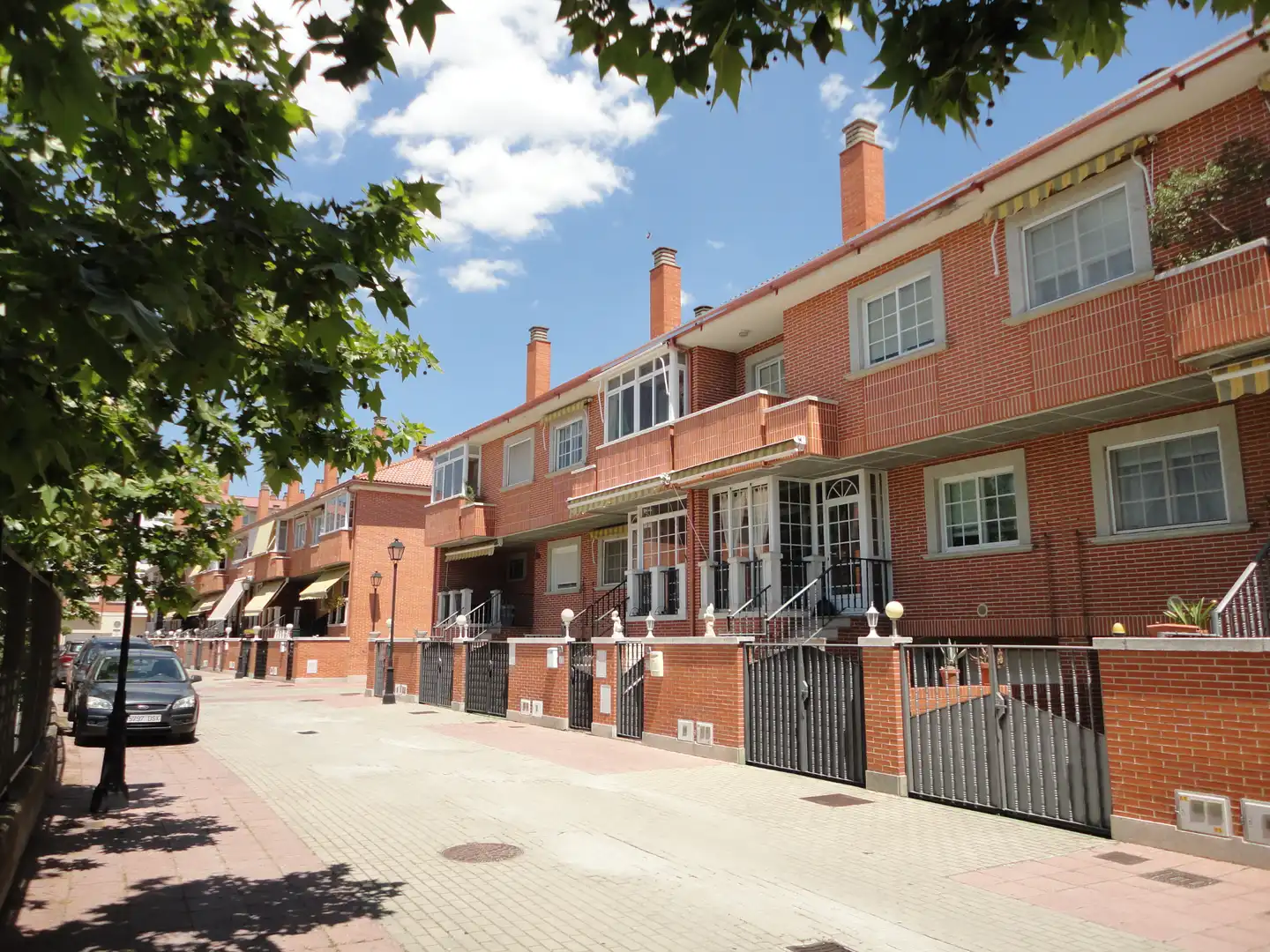 Vista exterior de Casa adosada en venta en Arroyo de la Encomienda con Calefacción, Jardín privado y Parquet