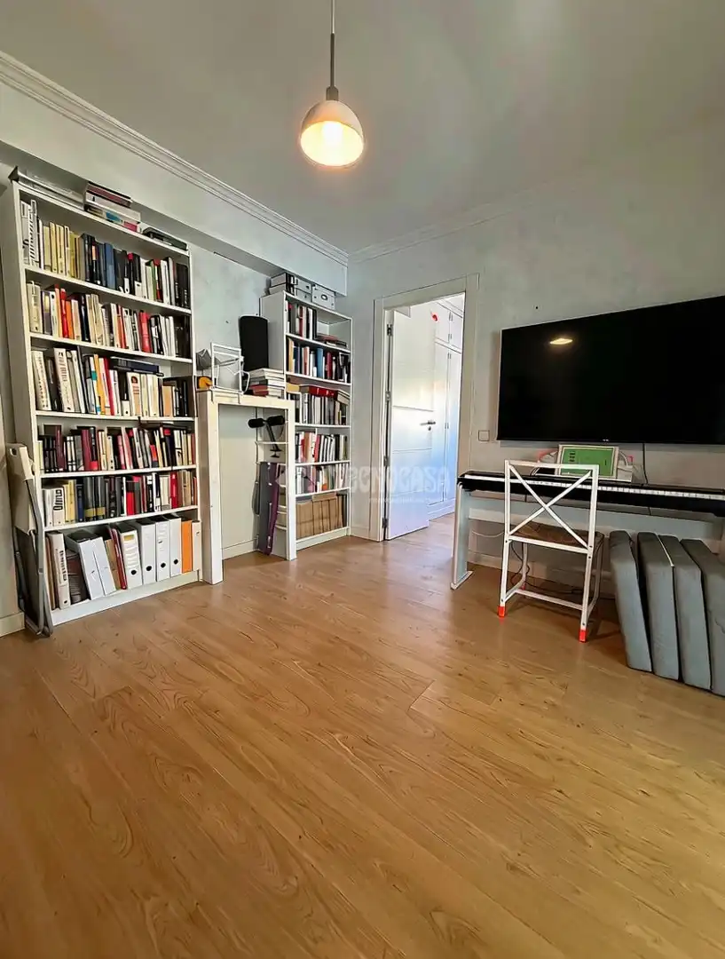 Bedroom of Flat for sale in Madrid  with Air Conditioner, Heating and Parquet flooring