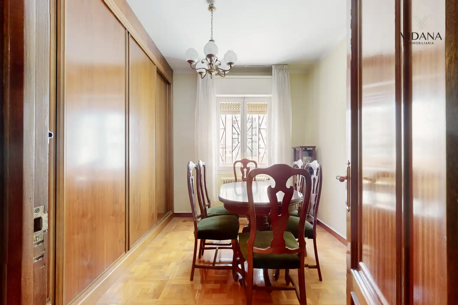 Comedor de Piso en venta en  Pamplona / Iruña con Calefacción, Parquet y Terraza