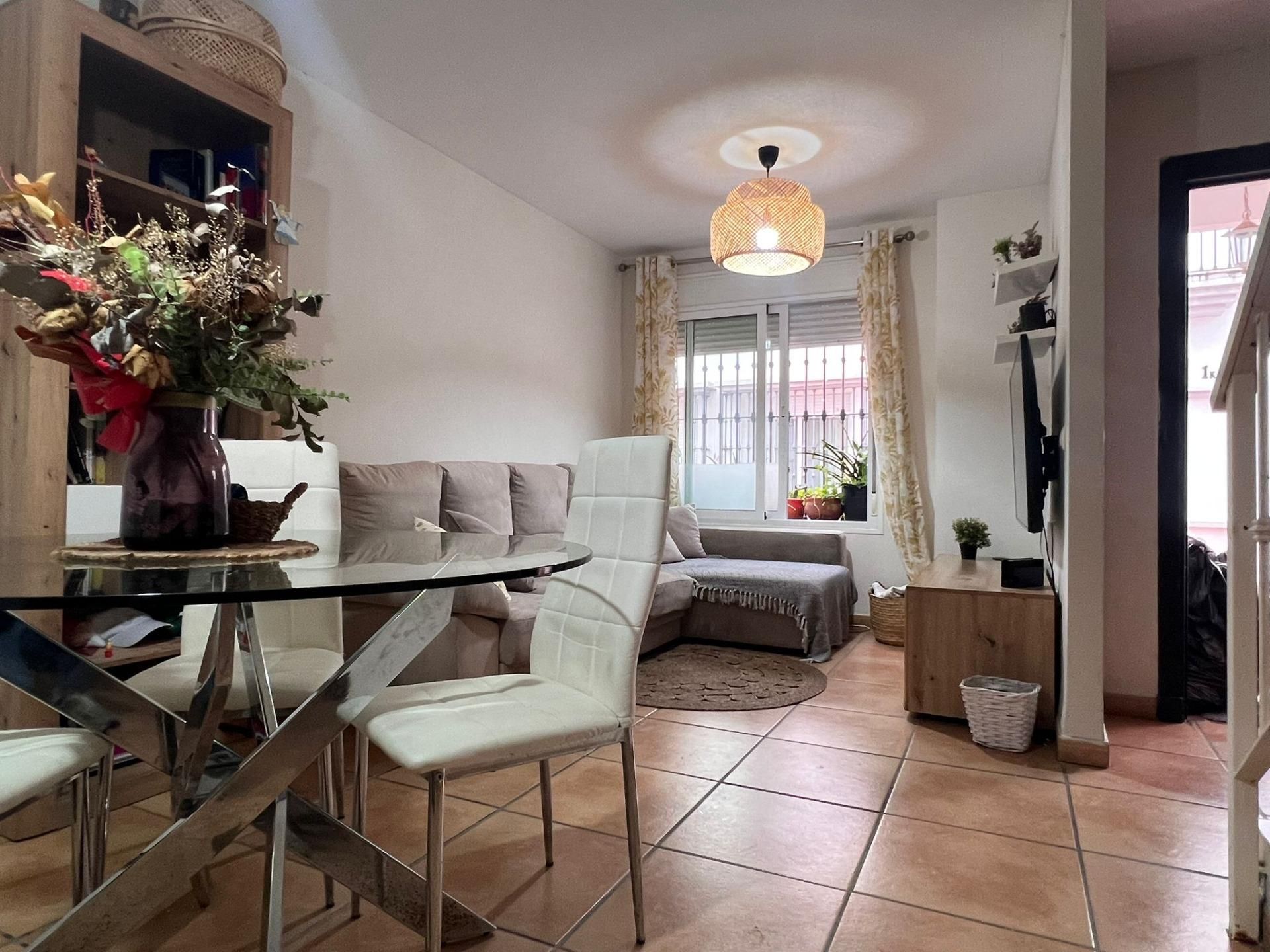 Sala d'estar de Casa adosada en venda en Los Barrios amb Terrassa i Traster