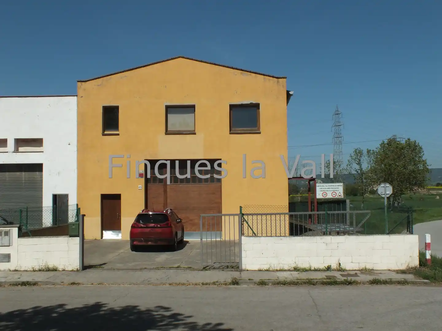 Außenansicht von Fabrikhallen zur Miete in Santa Eugènia de Berga