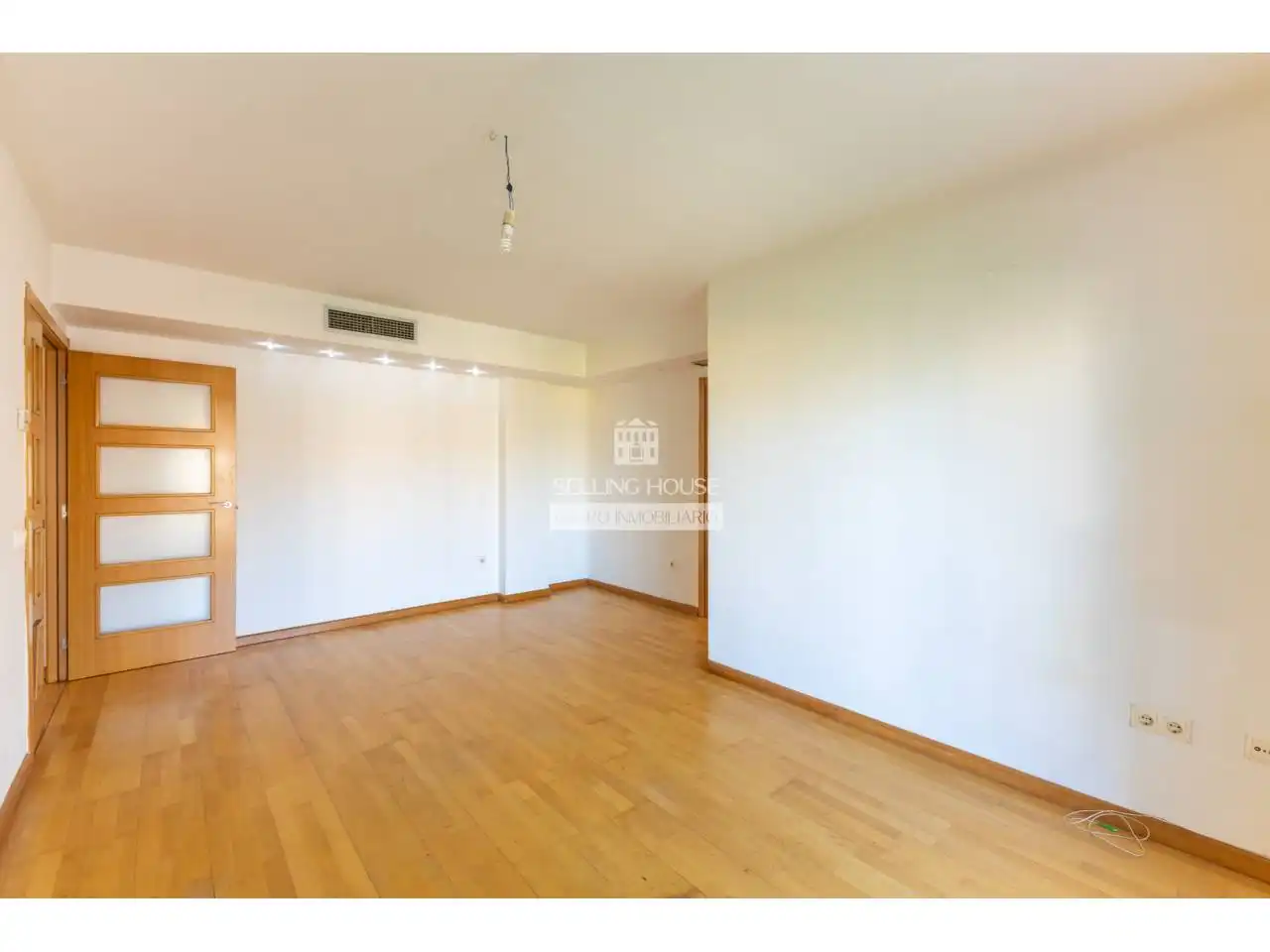 Außenansicht von Wohnung zum Verkauf in Valencia mit Klimaanlage, Heizung und Parkett