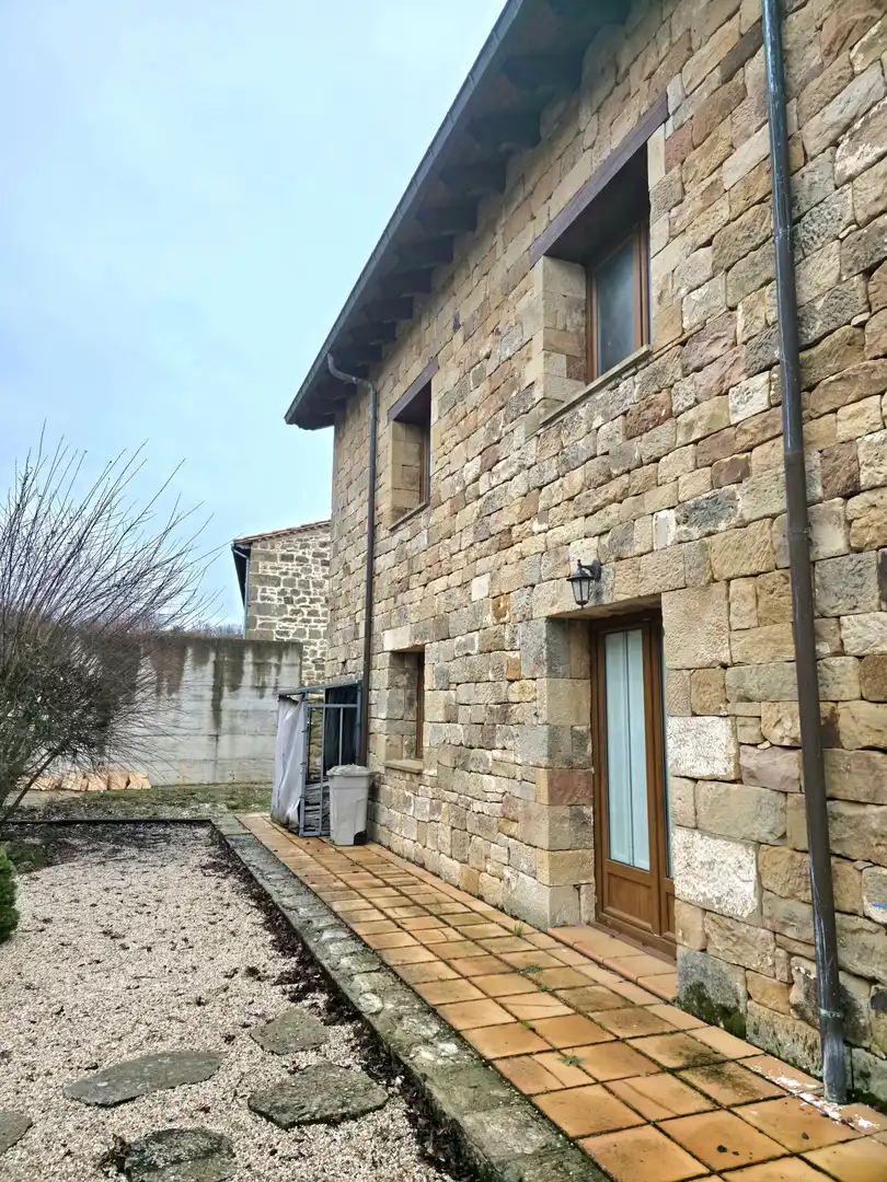 Vista exterior de Casa o xalet en venda en Aguilar de Campoo amb Calefacció, Jardí privat i Moblat