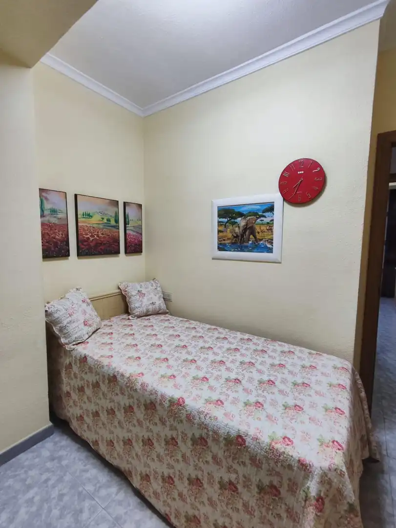 Dormitori de Apartament de lloguer en Torrevieja amb Aire condicionat, Calefacció i Terrassa