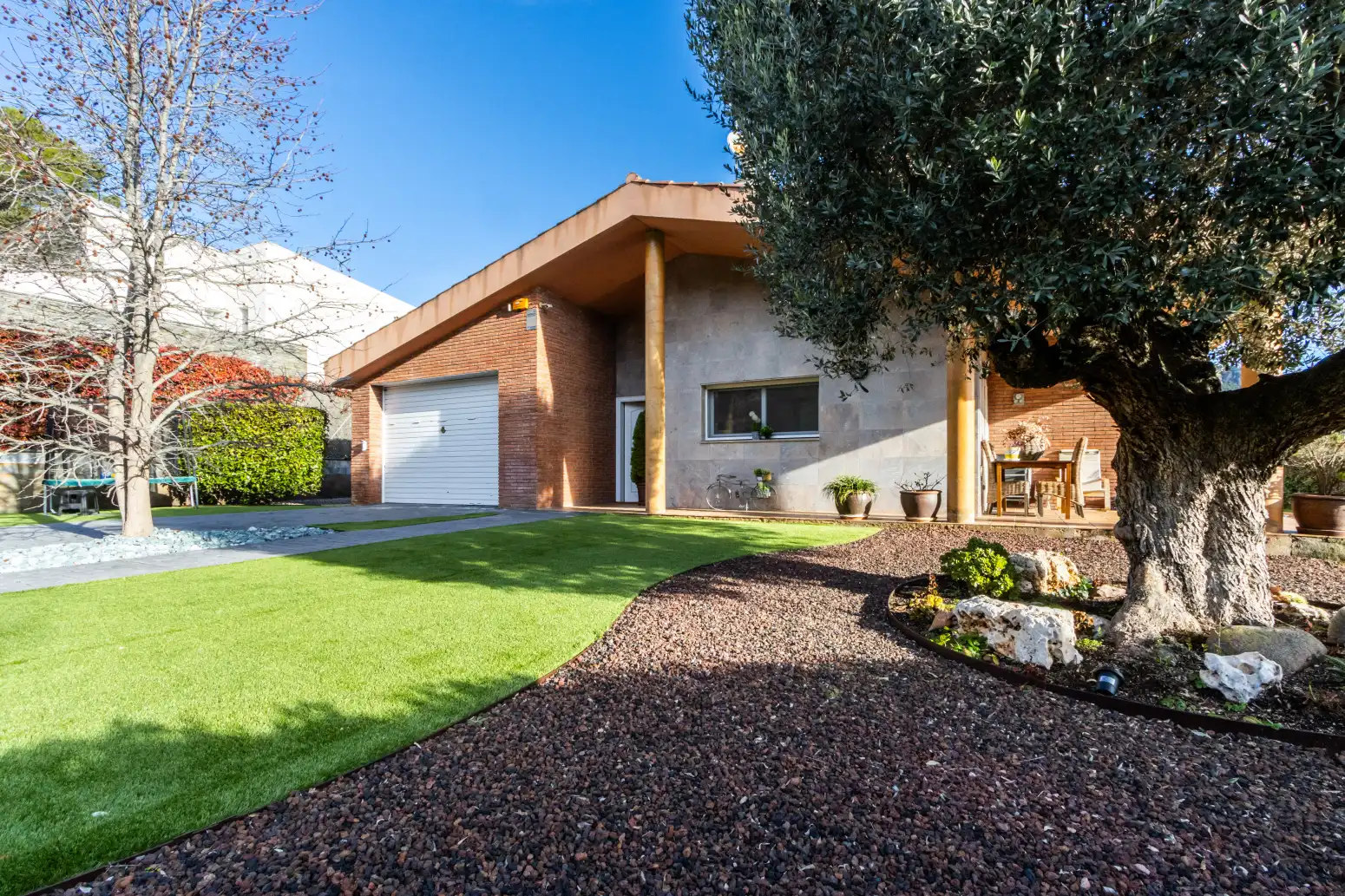 Vista exterior de Casa o xalet en venda en Matadepera amb Aire condicionat, Calefacció i Jardí privat