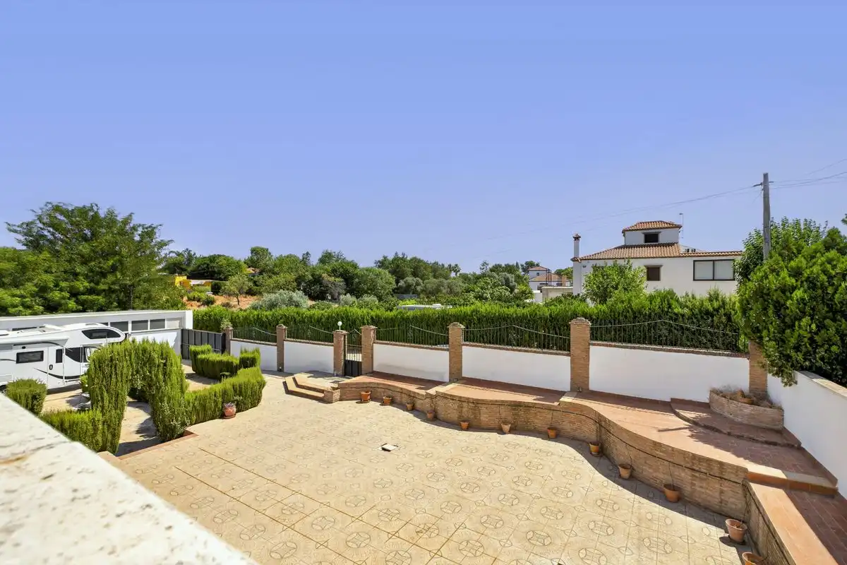 Jardí de Casa o xalet en venda en Carmona amb Aire condicionat, Calefacció i Jardí privat