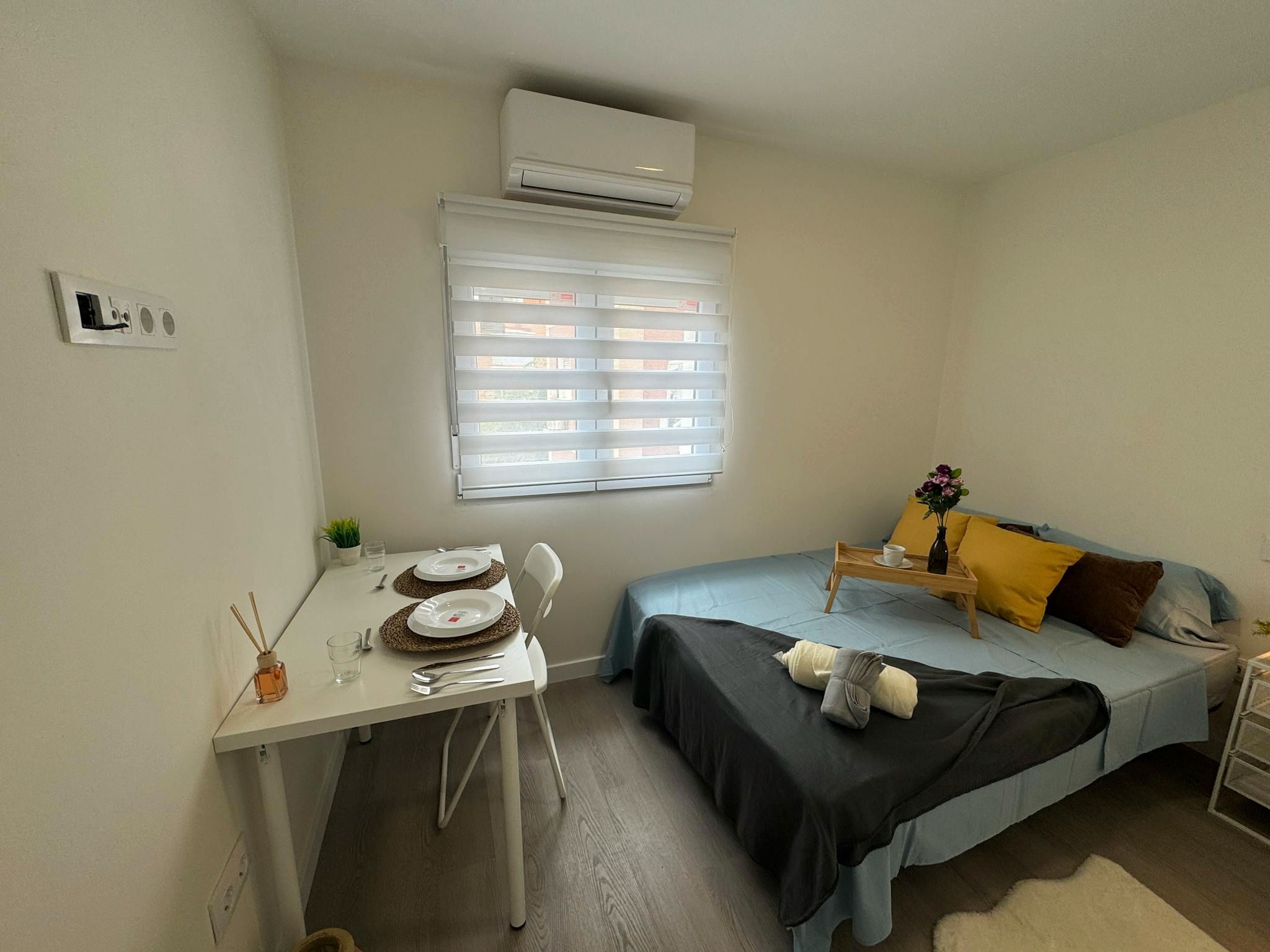Bedroom of Flat to share in Móstoles  with Air Conditioner, Heating and Washing machine