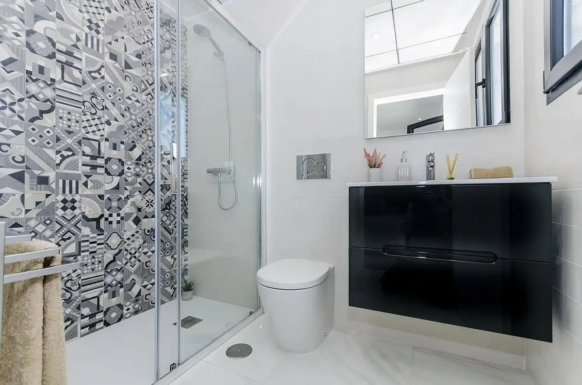 Baño de Casa adosada de alquiler en Polop con Aire acondicionado, Calefacción y Terraza