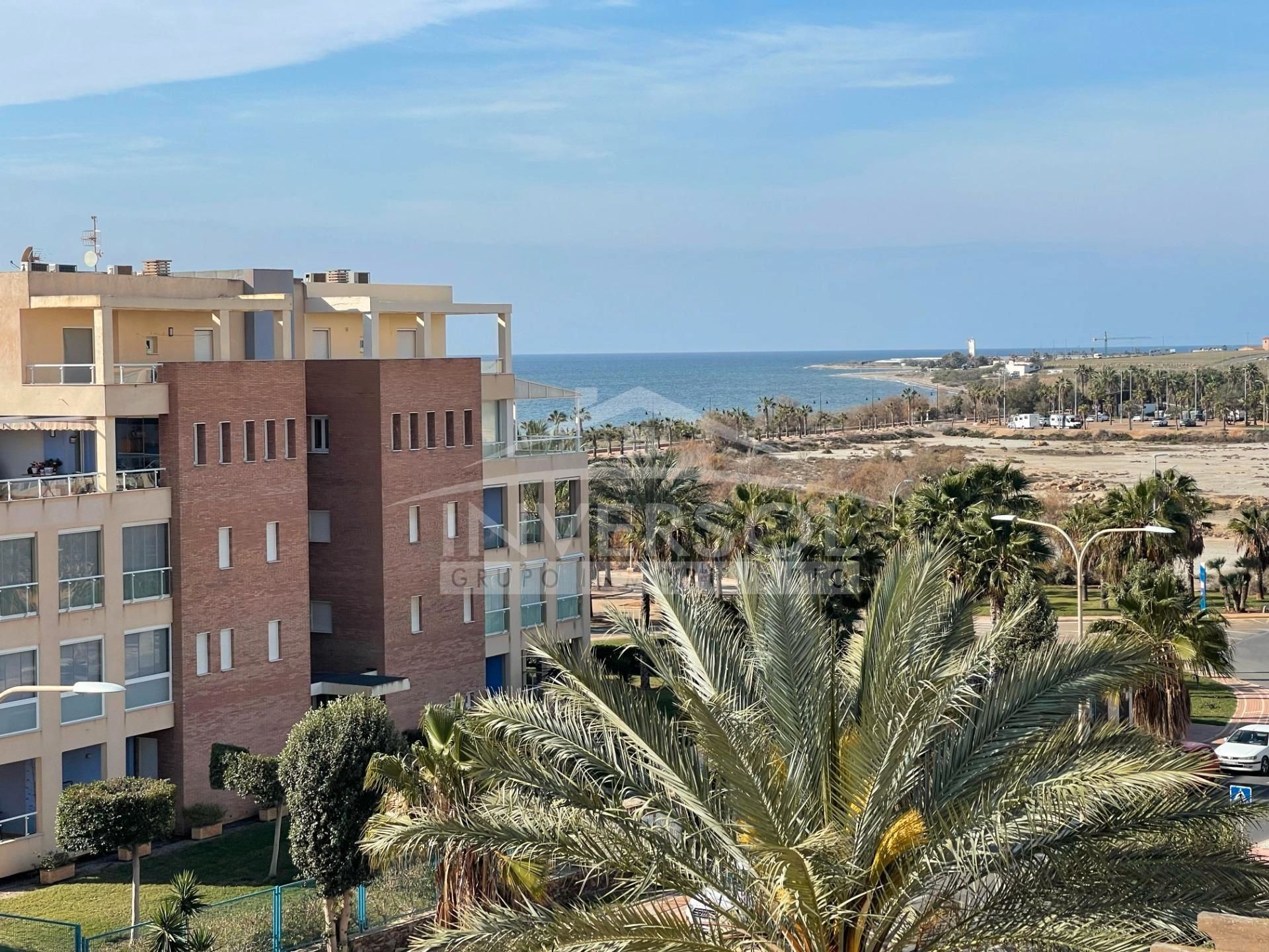 Vista exterior de Àtic en venda en El Ejido amb Terrassa, Traster i Moblat