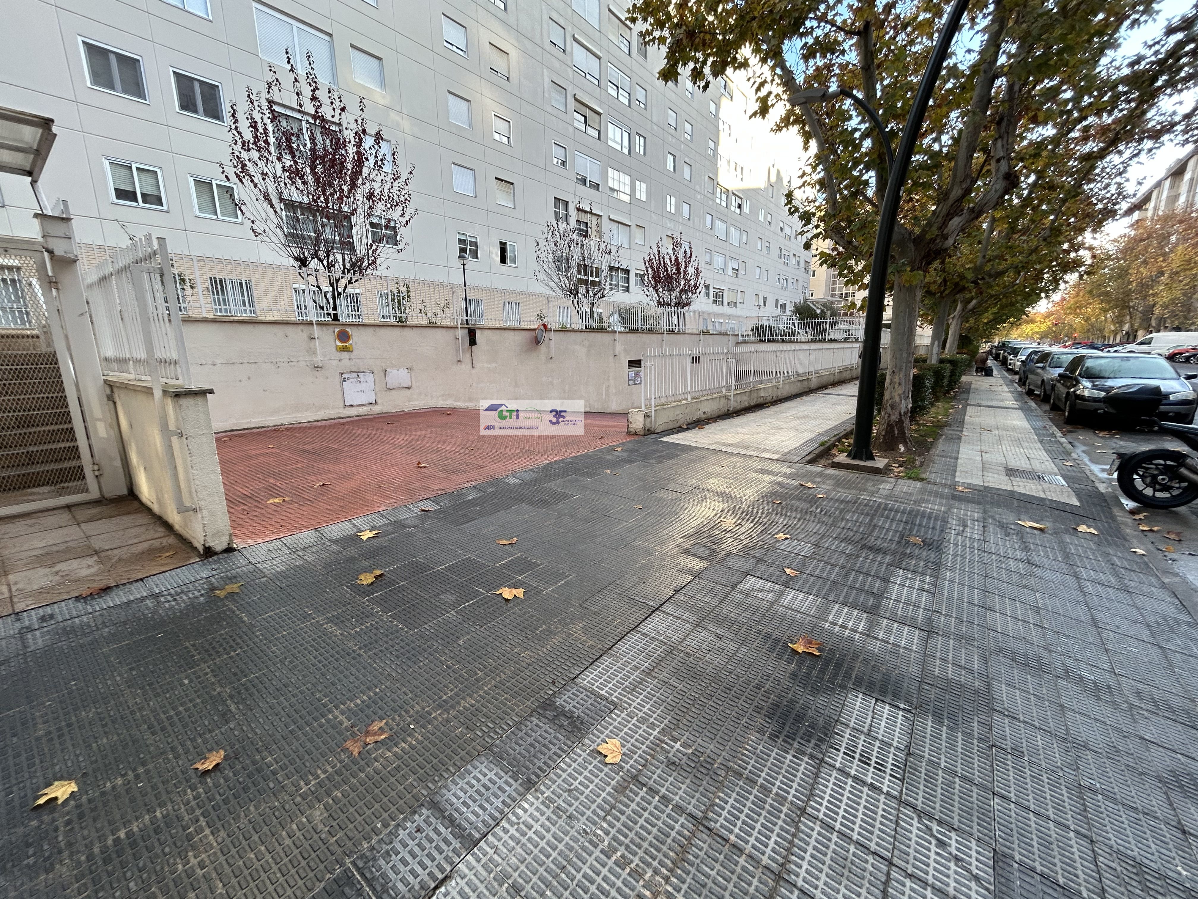 Vista exterior de Garatge en venda en  Zaragoza Capital