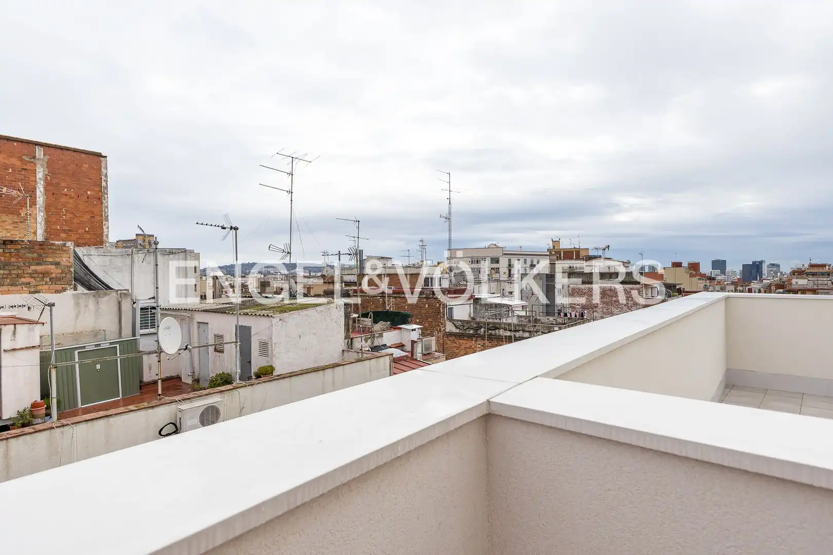 Terrasse von Wohnung zum Verkauf in L'Hospitalet de Llobregat mit Klimaanlage, Heizung und Terrasse