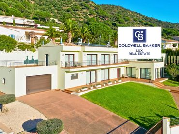 House with pool for sale in Pau