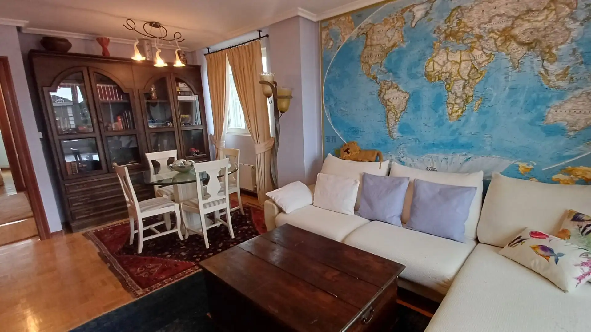 Sala d'estar de Pis en venda en Castro-Urdiales amb Calefacció i Moblat