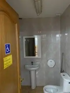 Baño de Local en venta en Santa Coloma de Gramenet con Aire acondicionado