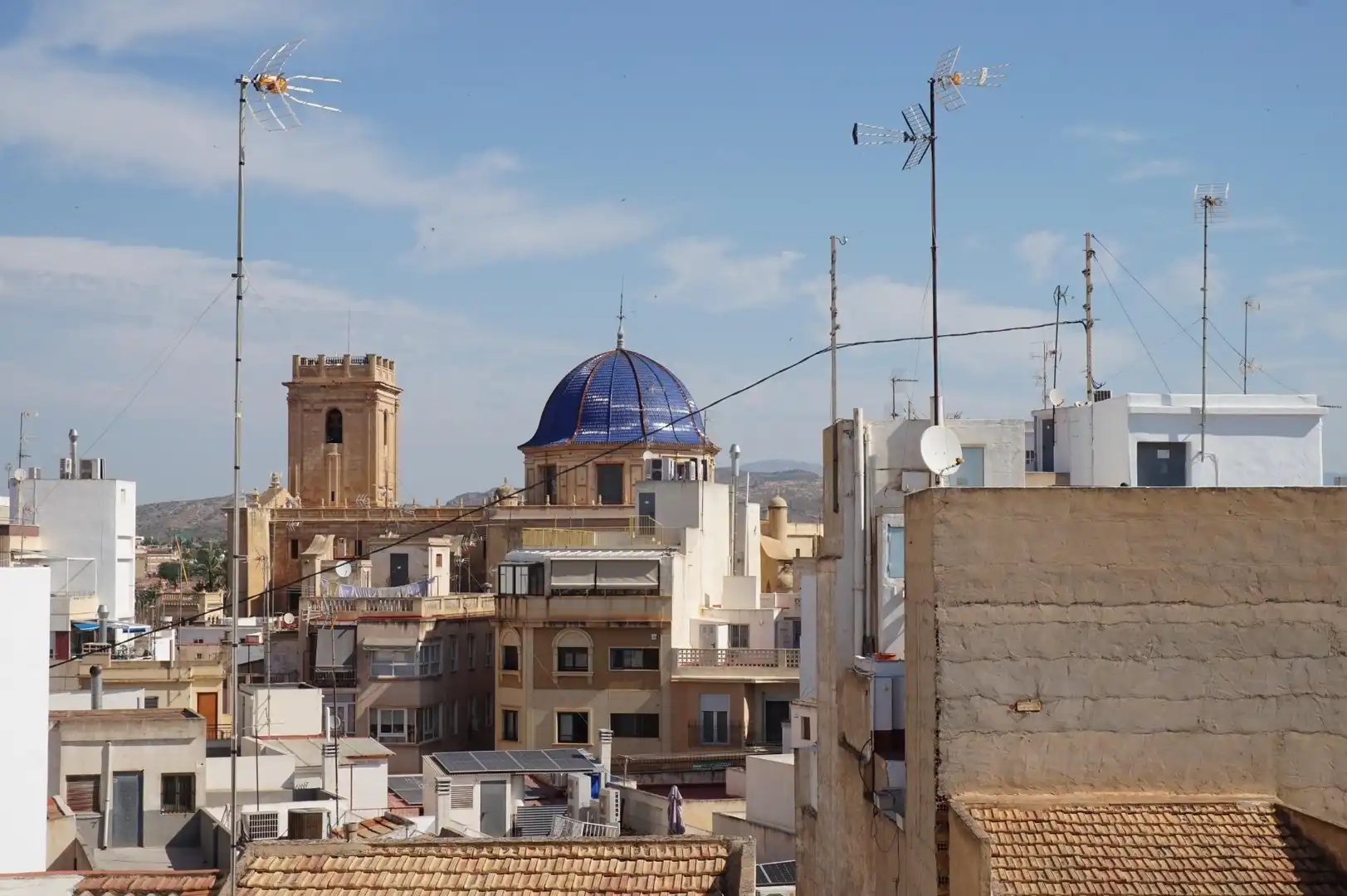 Vista exterior de Piso en venta en Elche / Elx con Aire acondicionado, Trastero y Balcón