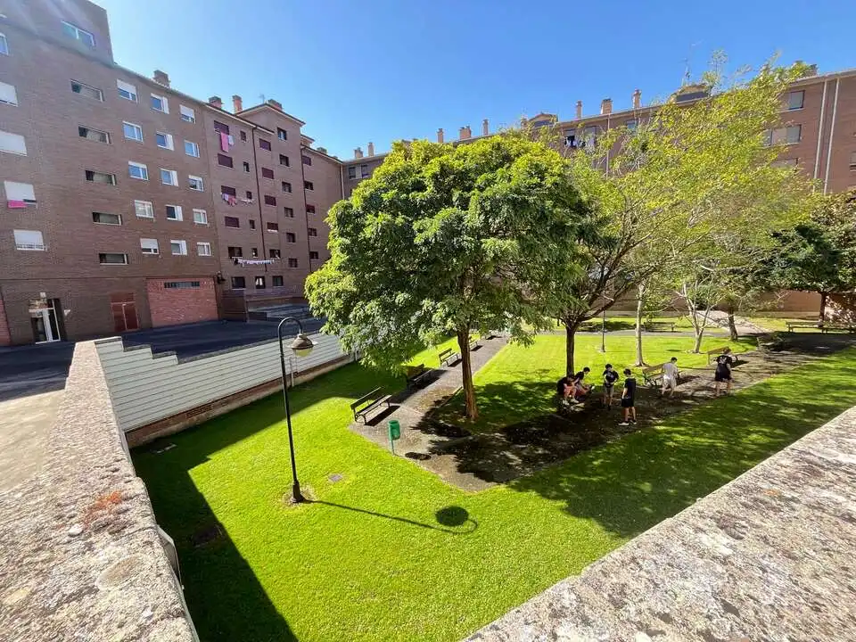 Vista exterior de Pis en venda en  Pamplona / Iruña amb Calefacció, Traster i Moblat