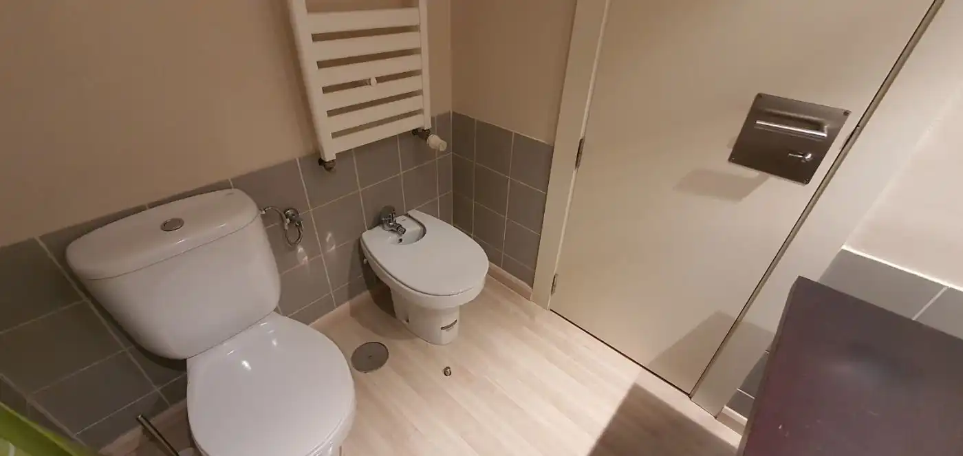 Bany de Pis de lloguer en Alicante / Alacant amb Calefacció, Jardí privat i Terrassa