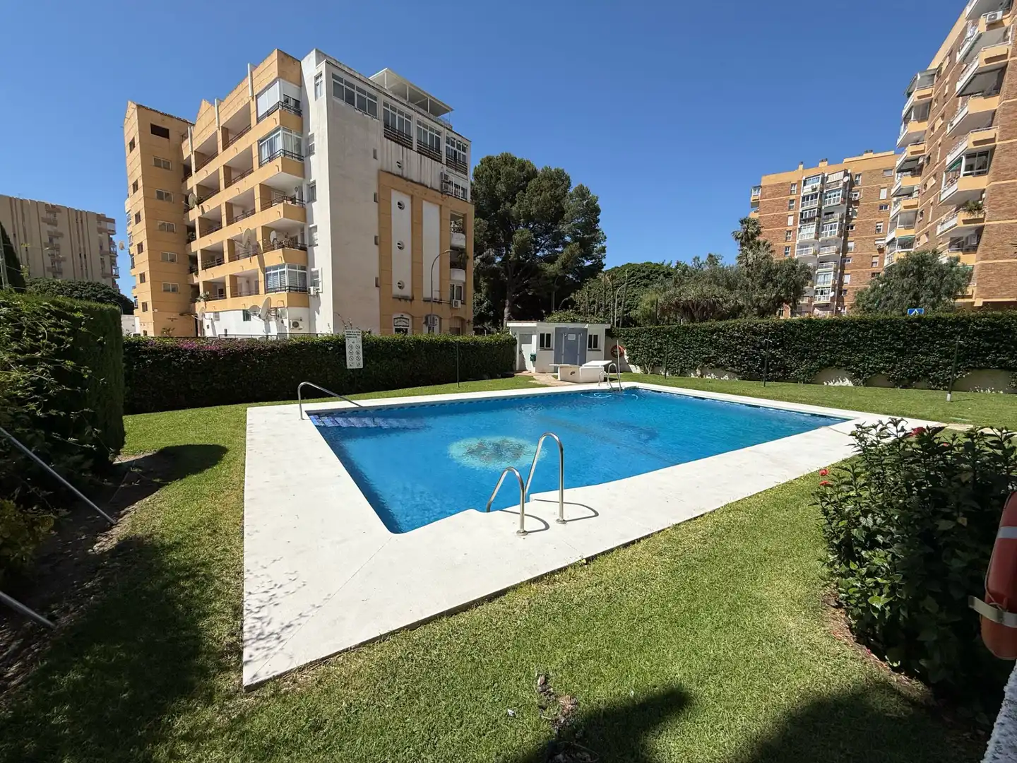 Piscina de Estudio en venta en Benalmádena con Terraza, Amueblado y Piscina comunitaria