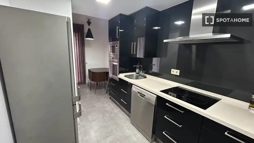 Küche von Wohnung zur untervermieten in Sant Adrià de Besòs mit Klimaanlage, Terrasse und Möbliert