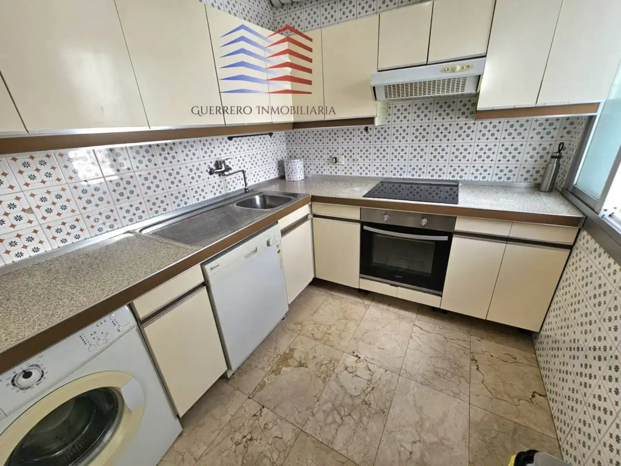 Cocina de Piso de alquiler en Ourense Capital  con Calefacción, Parquet y Trastero
