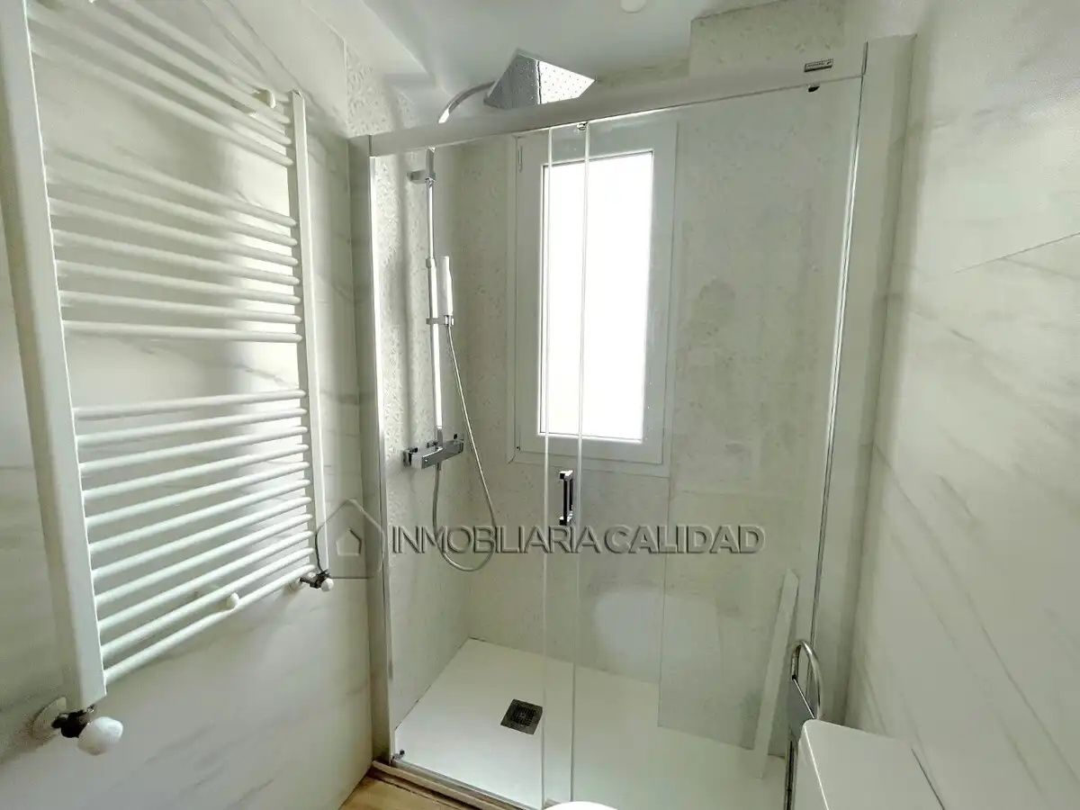Badezimmer von Wohnung zum Verkauf in Burgos mit Heizung und Möbliert