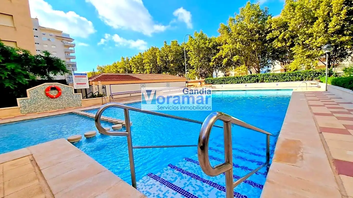 Piscina de Apartament en venda en Gandia amb Aire condicionat, Jardí privat i Terrassa