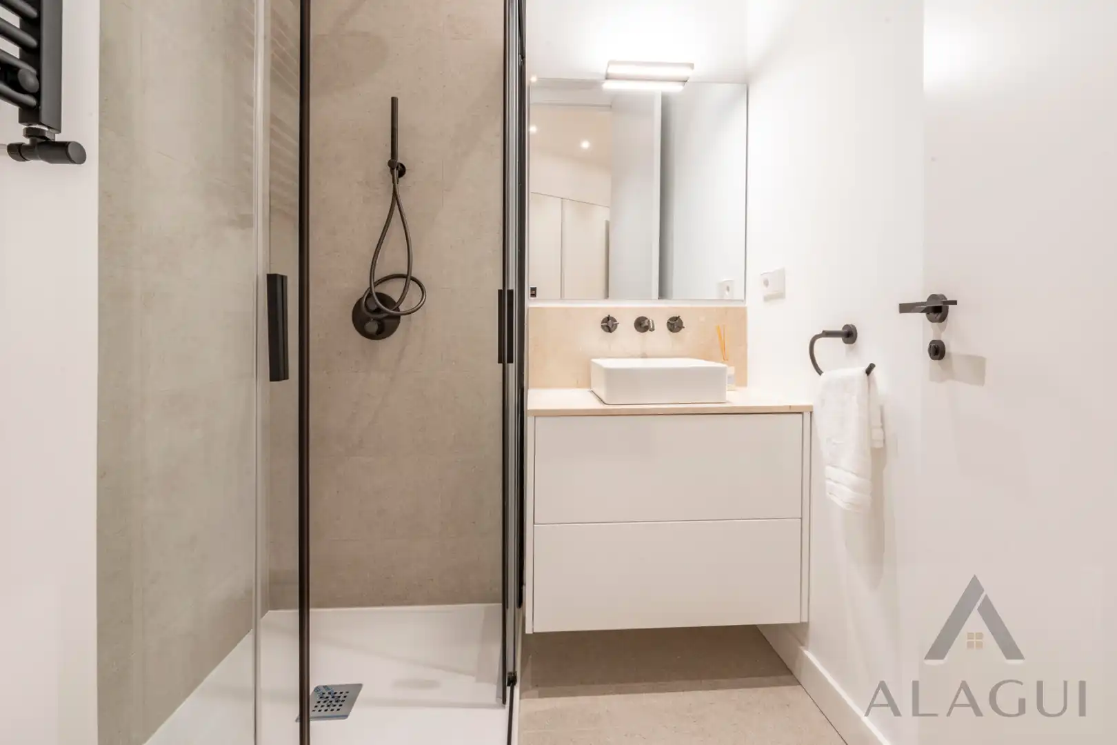Badezimmer von Wohnung zum Verkauf in Madrid mit Klimaanlage, Heizung und Möbliert