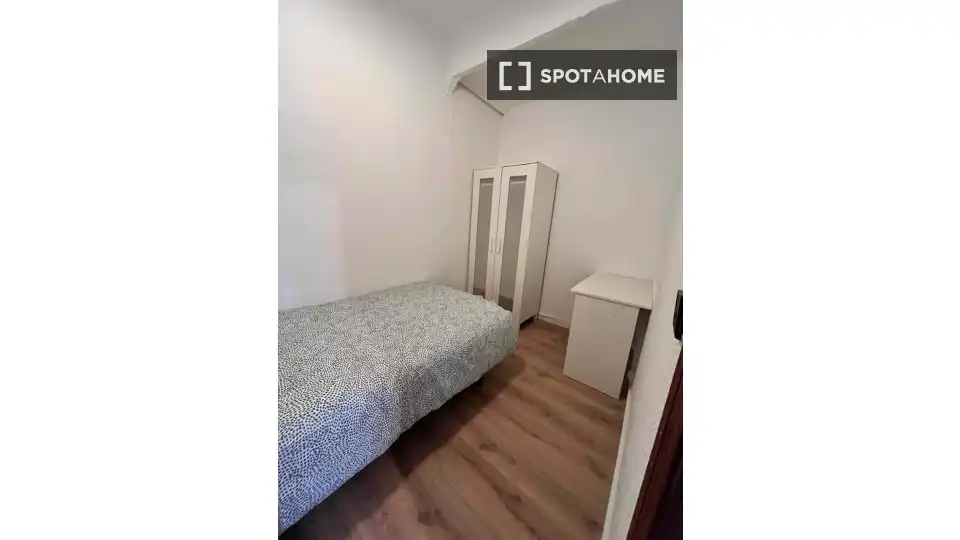 Schlafzimmer von Wohnung zur Miete in Madrid mit Klimaanlage, Heizung und Möbliert