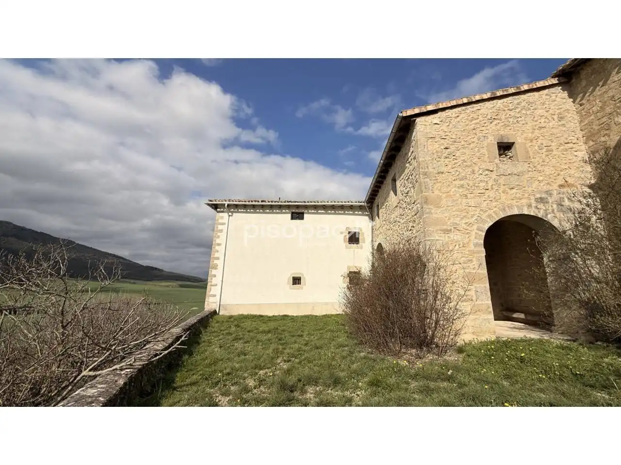 Vista exterior de Finca rústica en venda en Ezcabarte amb Calefacció
