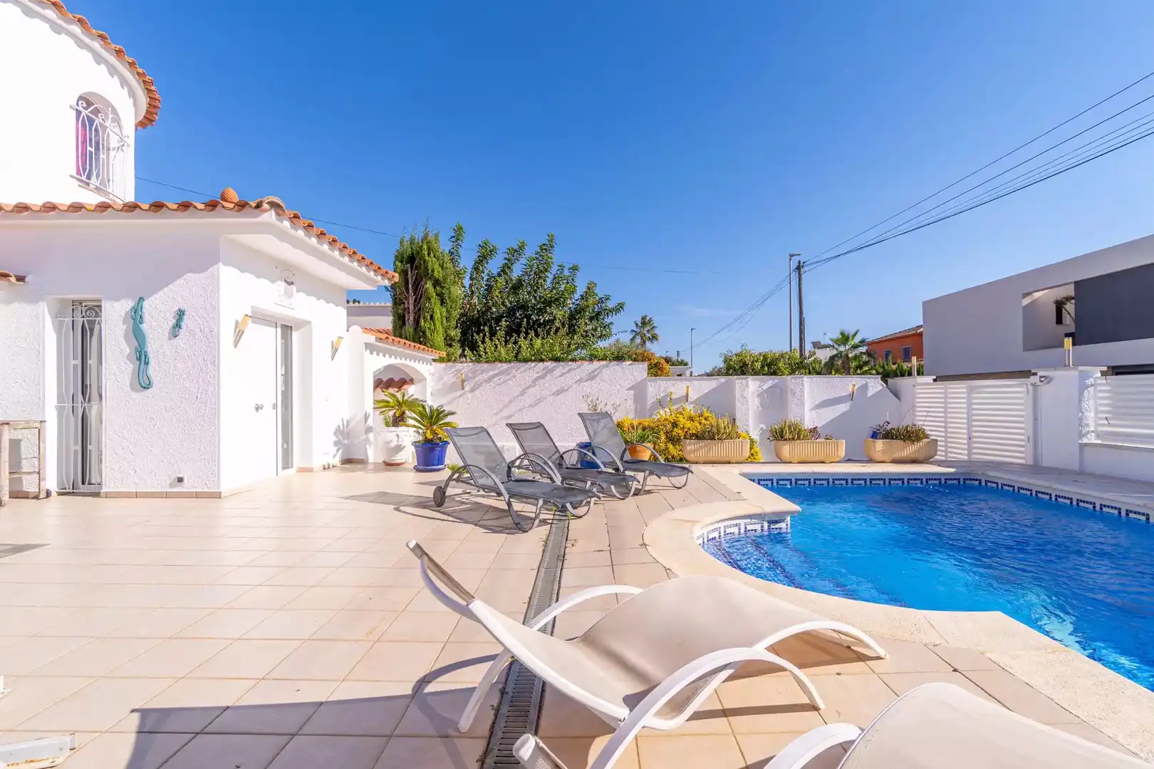 House with pool for sale in Carrer Pení