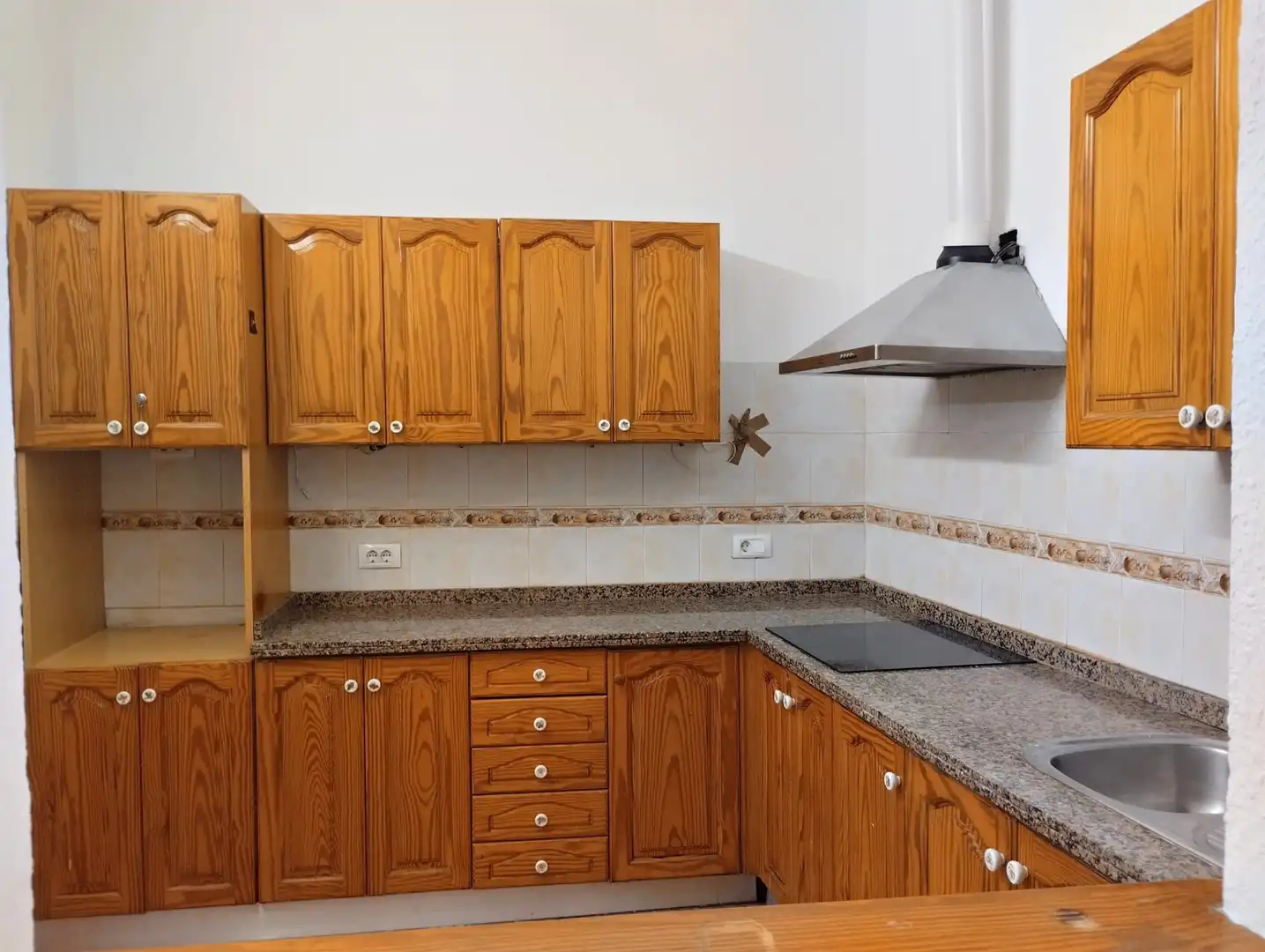 Küche von Einfamilien-Reihenhaus zum Verkauf in Güímar mit Privatgarten, Terrasse und Abstellraum